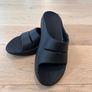 OOFOS Black Women's Sandals